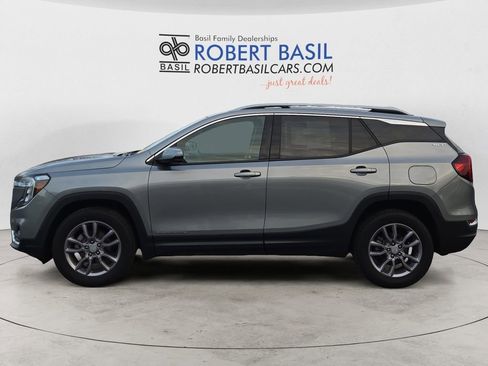 Used 2023 GMC Terrain SLT image 2