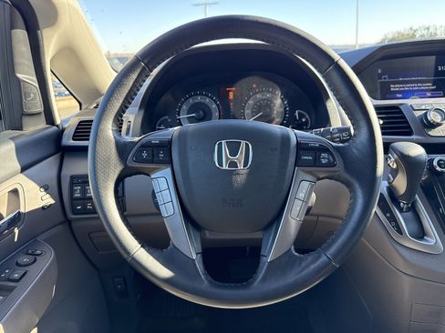 Used 2014 Honda Odyssey Touring Elite image 18