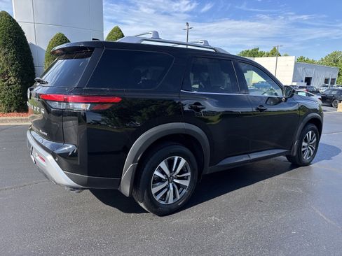 Used 2024 Nissan Pathfinder SL AWD/4WD image 4