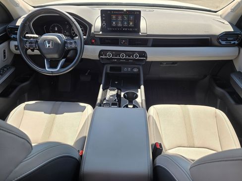 Used 2023 Honda Pilot Touring image 10