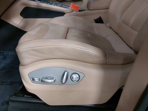 Certified 2019 Porsche Macan AWD/4WD image 31