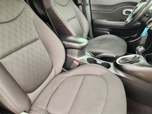Used 2015 Kia Soul Base image 14