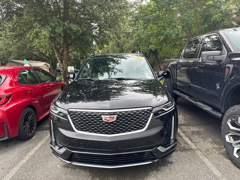 Used 2025 Cadillac XT6 Premium Luxury FWD image 2