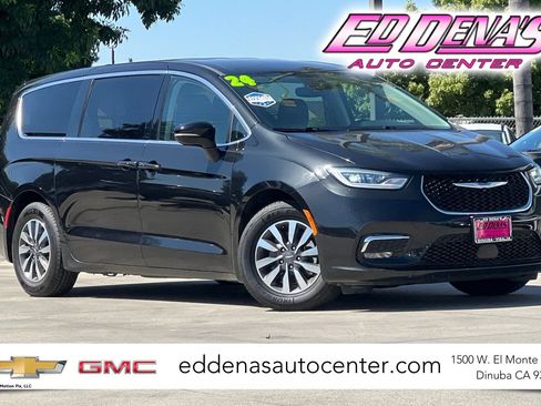 Used 2024 Chrysler Pacifica Limited FWD image 1