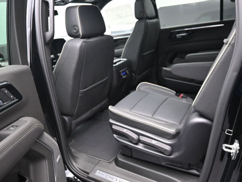 New 2026 Chevrolet Suburban Premier w/ Sun And Tow Package AWD/4WD image 29
