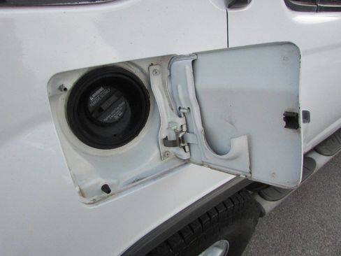 Used 2000 Nissan Xterra XE image 26