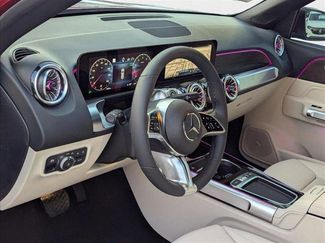 New 2025 Mercedes-Benz GLB 250 4MATIC video 3