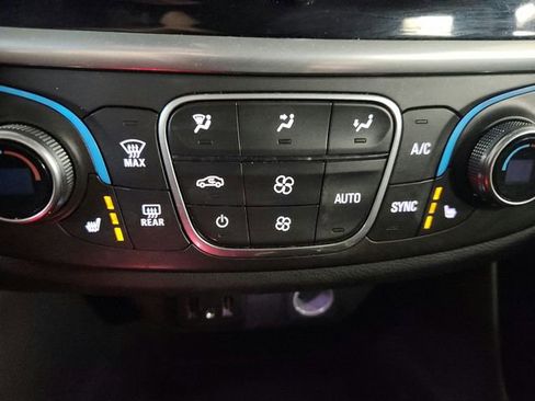 Used 2019 Chevrolet Traverse LT w/ LT Premium Package AWD/4WD image 16