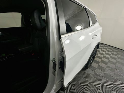 Used 2025 Kia Sportage EX FWD image 12