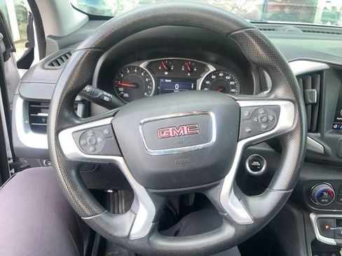 Used 2022 GMC Terrain SLE w/ Driver Convenience Package FWD image 3