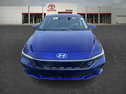 Used 2024 Hyundai Elantra Limited FWD image 2