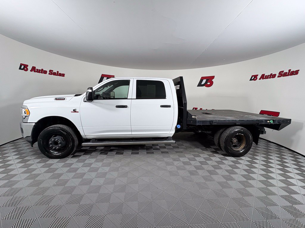Used 2024 RAM 3500 Tradesman w/ Chrome Appearance Group AWD/4WD image 4