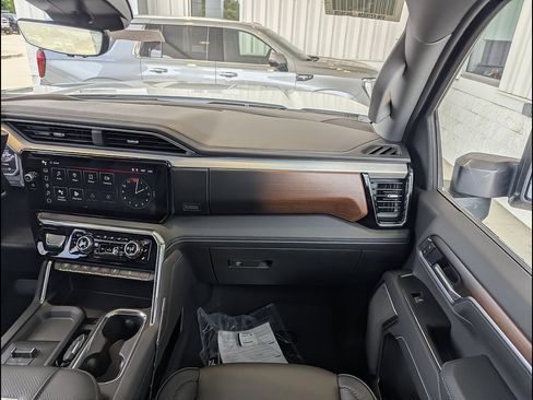 New 2026 GMC Sierra 2500 Denali w/ Denali Reserve Package AWD/4WD image 4