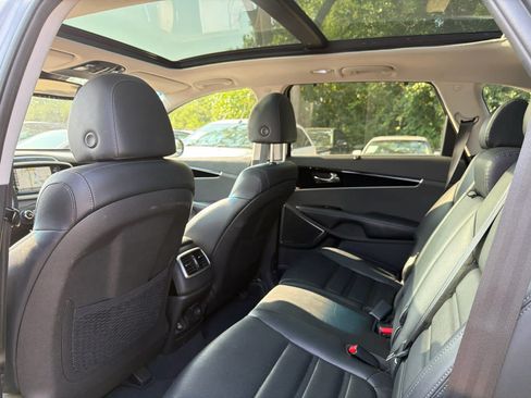 Used 2019 Kia Sorento SX w/ SX Touring Package AWD/4WD image 6