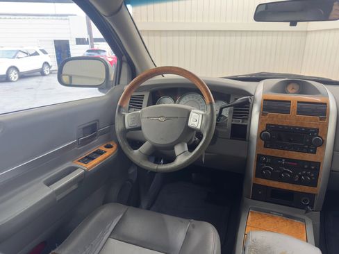 Used 2007 Chrysler Aspen Limited image 16