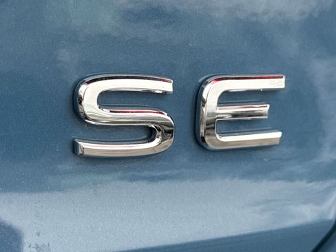 Certified 2025 Volkswagen Jetta SE w/ Sunroof Package image 40