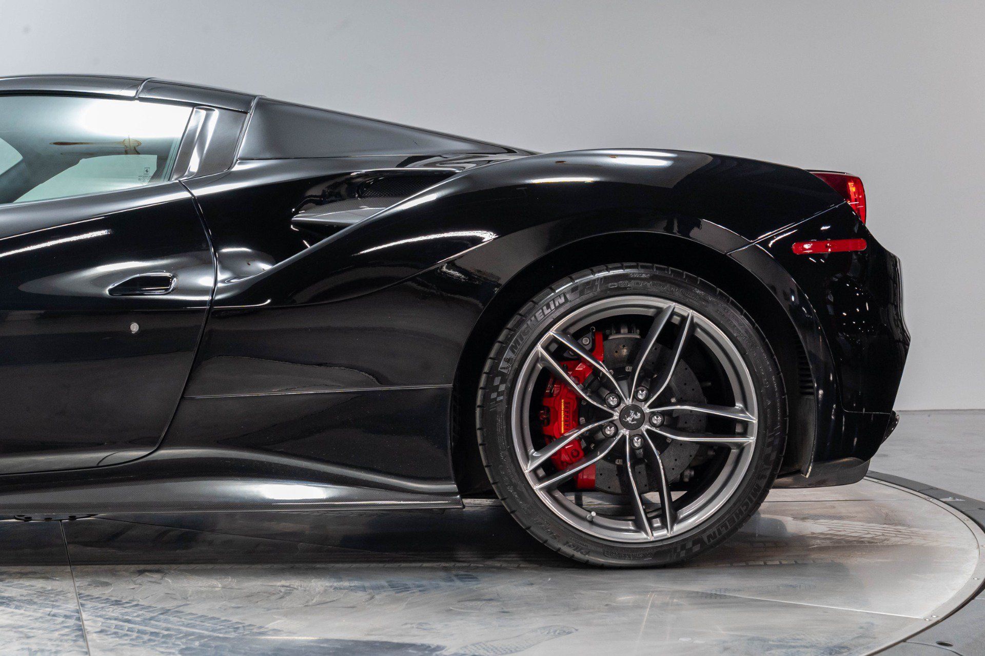 Used 2016 Ferrari 488 Spider RWD image 36