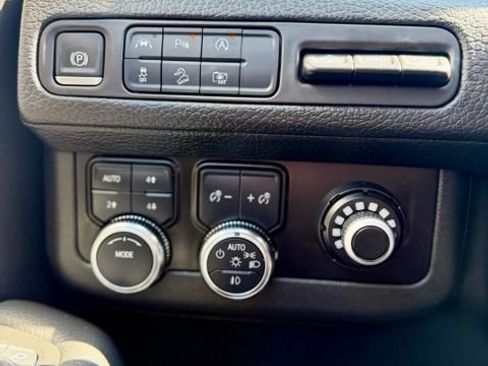 Certified 2024 GMC Yukon XL Denali AWD/4WD image 26