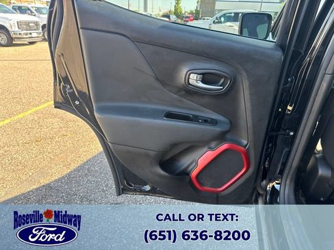 Used 2018 Jeep Renegade Trailhawk w/ Cold Weather Group II AWD/4WD image 30