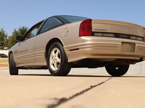 Used 1997 Oldsmobile Cutlass Supreme SL FWD image 10