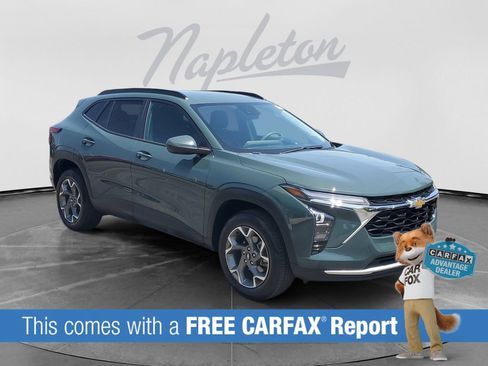 Used 2025 Chevrolet Trax LT FWD image 3