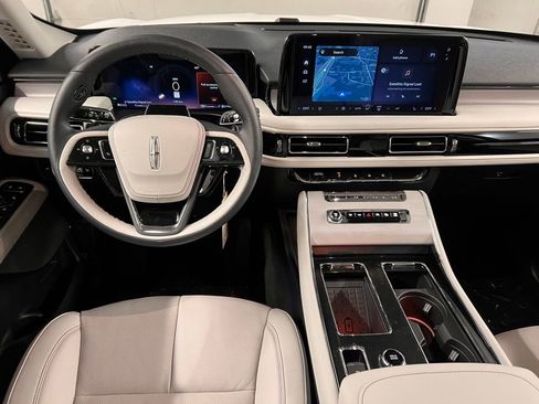 Used 2026 Lincoln Aviator Reserve AWD/4WD image 8