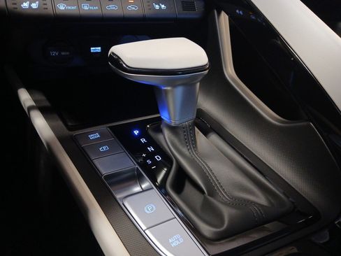 New 2025 Hyundai Elantra Limited image 19