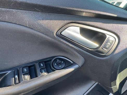 Used 2017 Ford Focus SEL image 16
