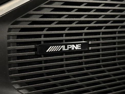 Used 2024 Jeep Wagoneer Series II w/ Flexible Seating Group image 18