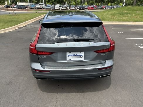 Used 2020 Volvo V60 T5 Cross Country AWD/4WD image 9