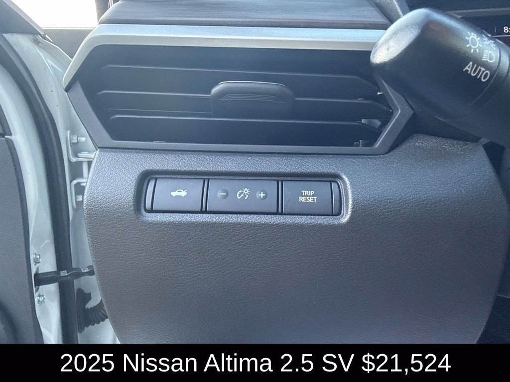 Used 2025 Nissan Altima 2.5 SV FWD image 24