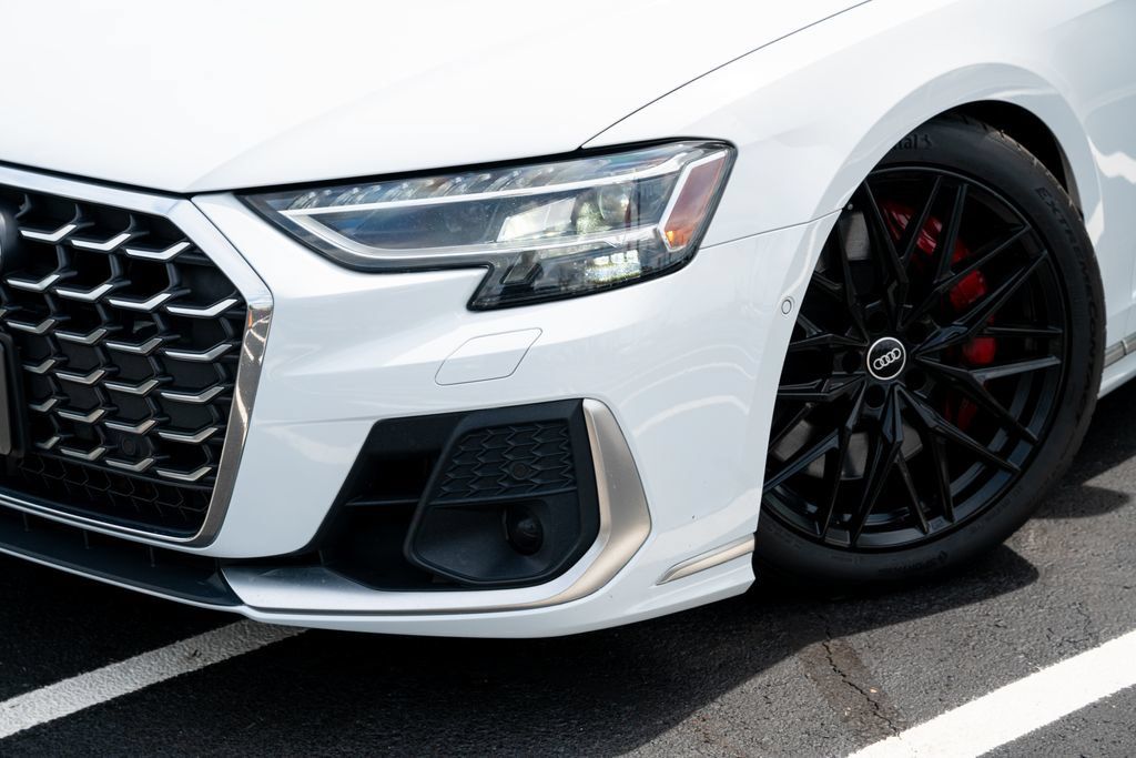 Used 2023 Audi S8 AWD/4WD image 3