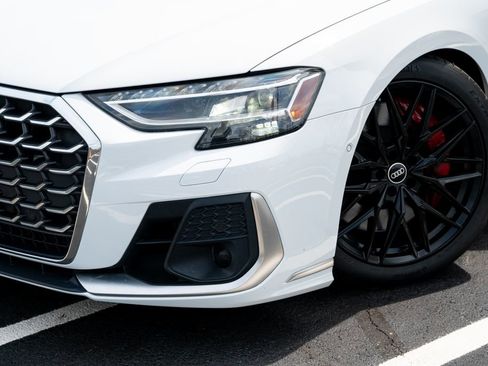Used 2023 Audi S8 AWD/4WD image 3