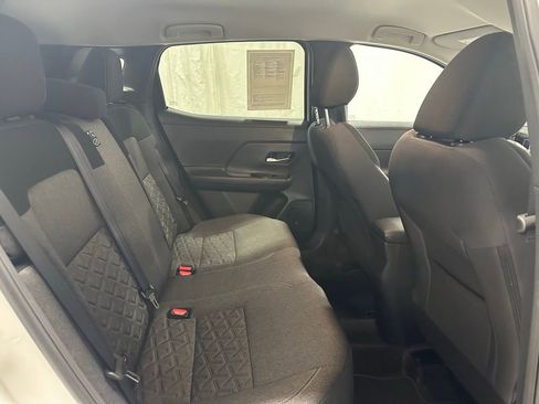 Used 2025 Nissan Kicks SV AWD/4WD image 47