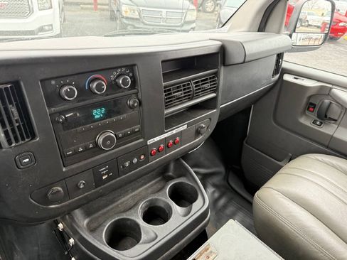 Used 2014 Chevrolet Express 2500 RWD image 12