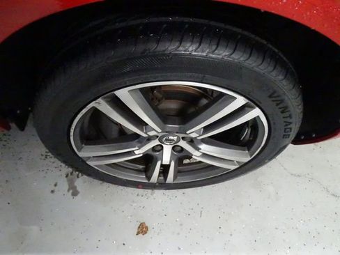 Used 2018 Volvo XC60 T5 Momentum w/ Vision Package image 26