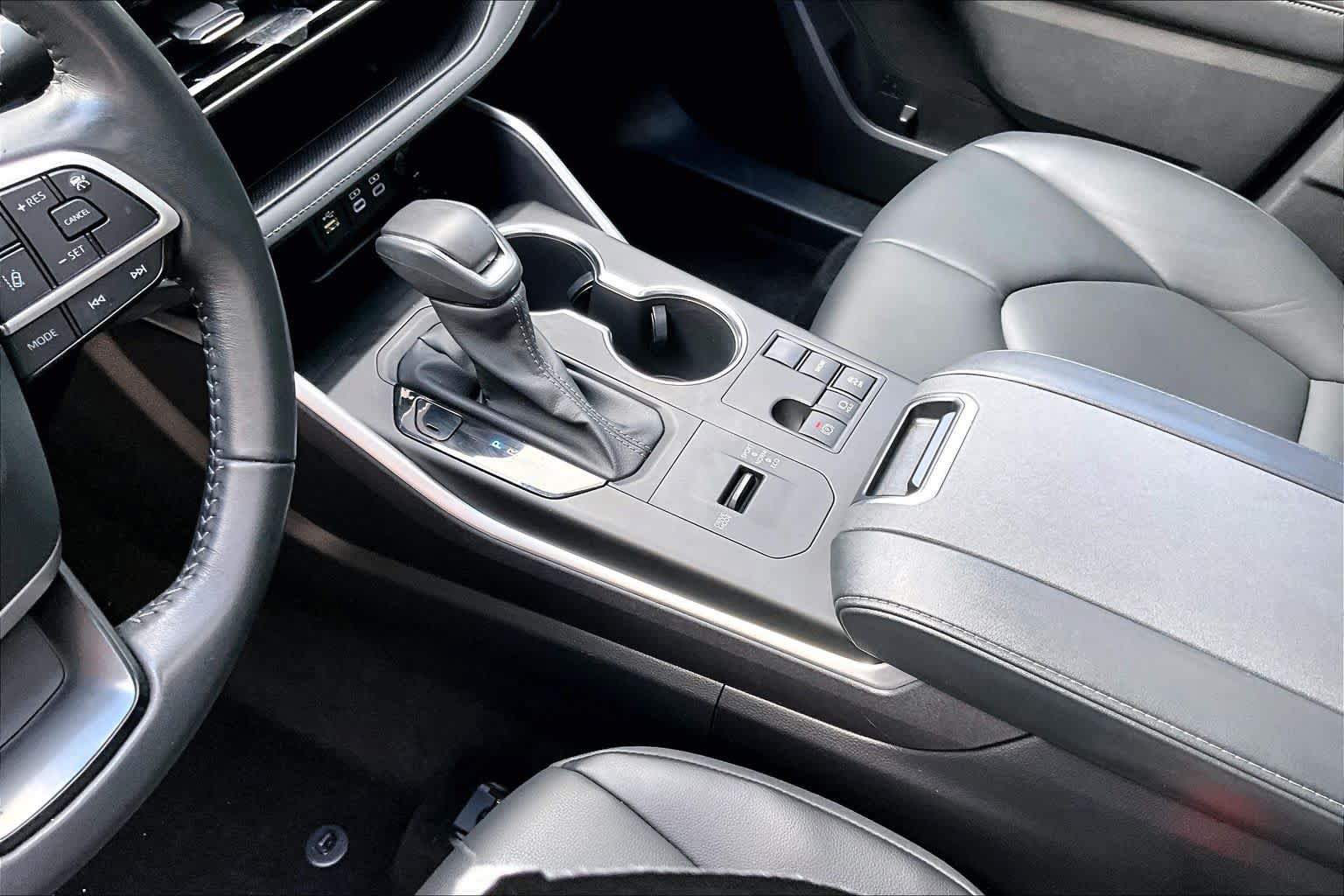 Used 2023 Toyota Highlander XLE FWD image 17