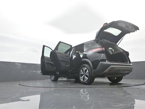 Used 2023 Nissan Rogue SV image 36