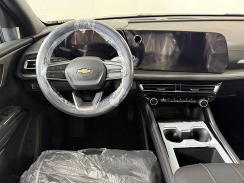 New 2026 Chevrolet Traverse LT FWD image 3