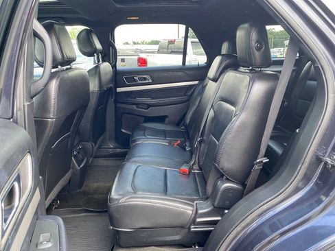 Used 2017 Ford Explorer XLT w/ Equipment Group 202A AWD/4WD image 14