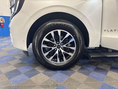 Certified 2025 Ford Expedition Platinum AWD/4WD image 27