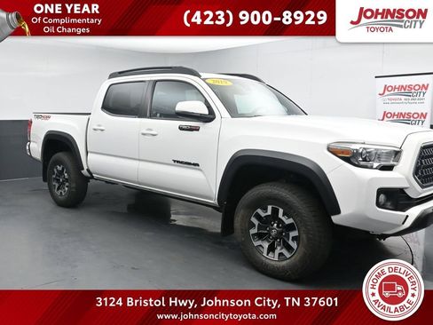Used 2019 Toyota Tacoma TRD Off-Road AWD/4WD image 1
