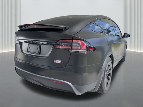 Used 2023 Tesla Model X Plaid image 4