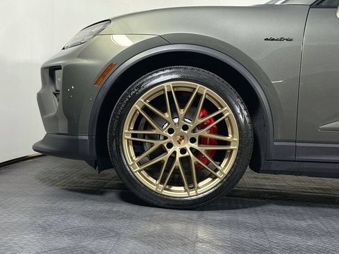 Certified 2025 Porsche Macan 4S Electric AWD/4WD image 27
