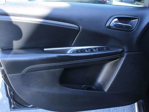 Used 2015 Dodge Journey Crossroad w/ Flexible Seating Group image 8