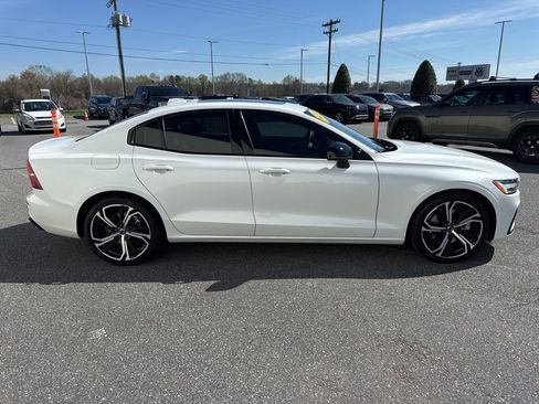 Used 2024 Volvo S60 B5 Core image 8
