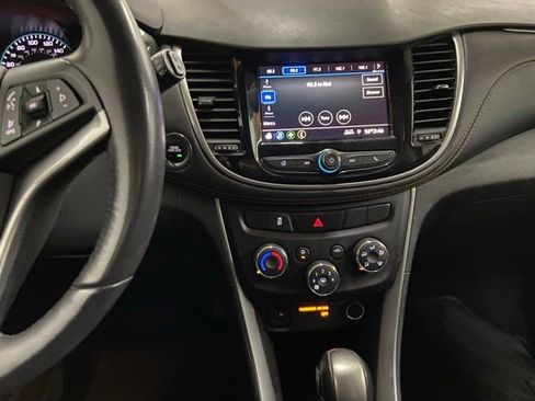Used 2020 Chevrolet Trax LT w/ LT Convenience Package AWD/4WD image 27