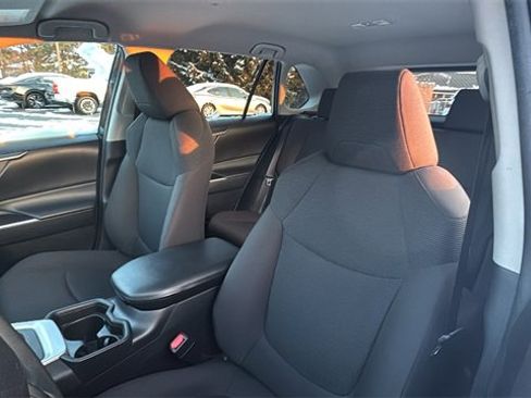 Used 2021 Toyota RAV4 LE image 25