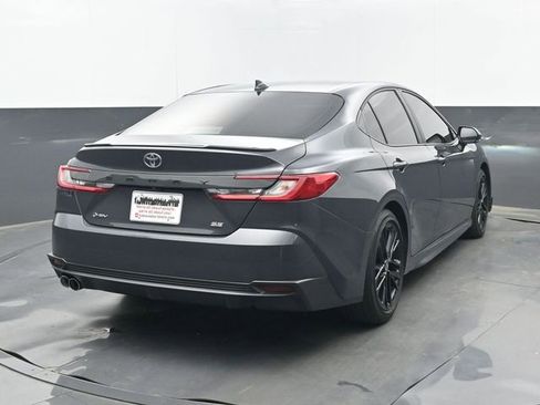 Used 2025 Toyota Camry SE image 6