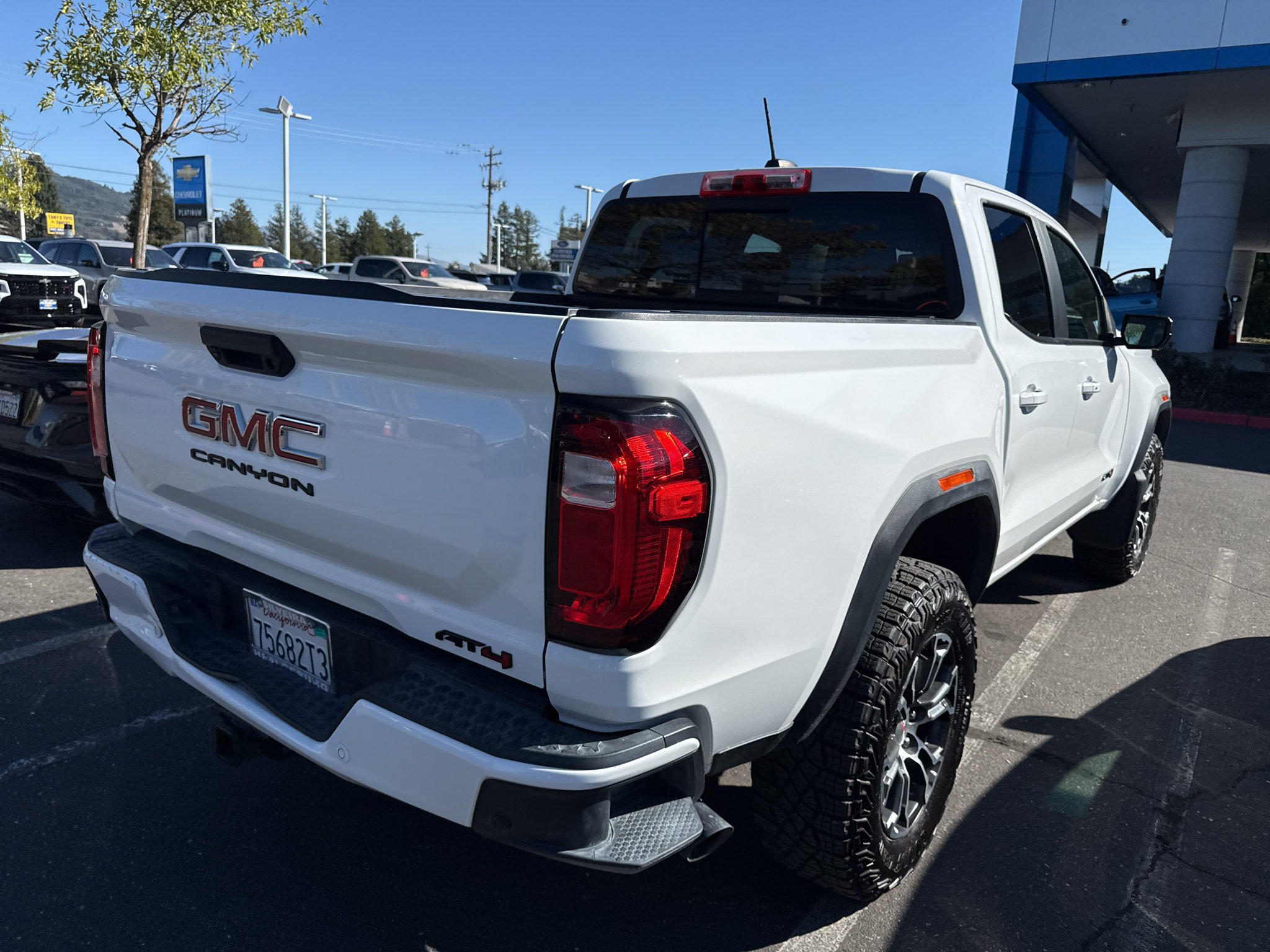 Used 2023 GMC Canyon AT4 w/ AT4 Premium Package AWD/4WD image 4